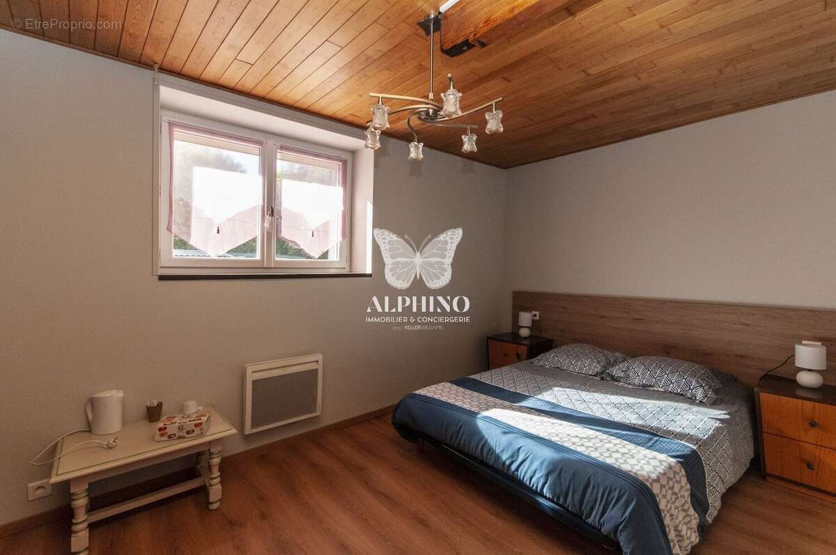 Maison à SAINT-MARTIAL-DE-VALETTE