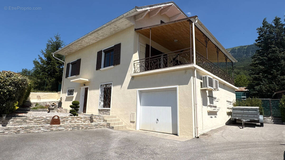 Maison à GRUFFY