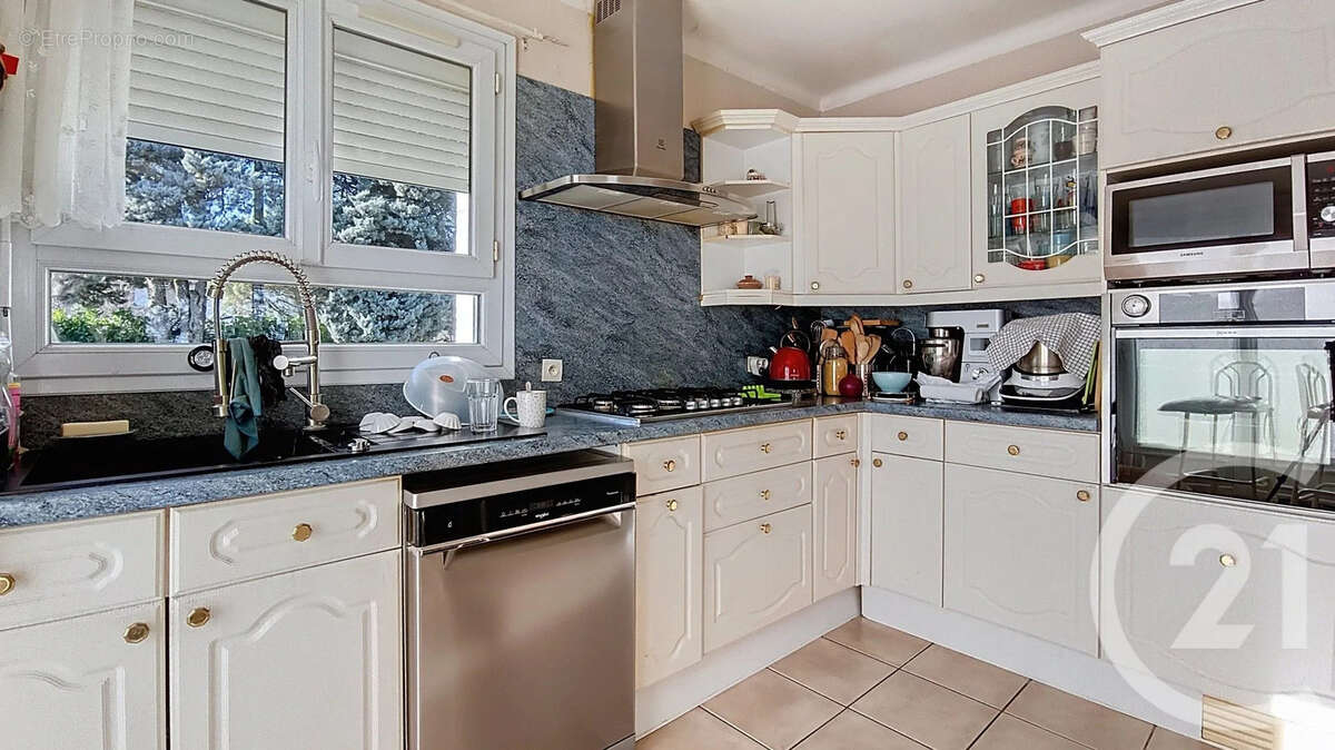 Maison à SAINT-CYR-SUR-LE-RHONE