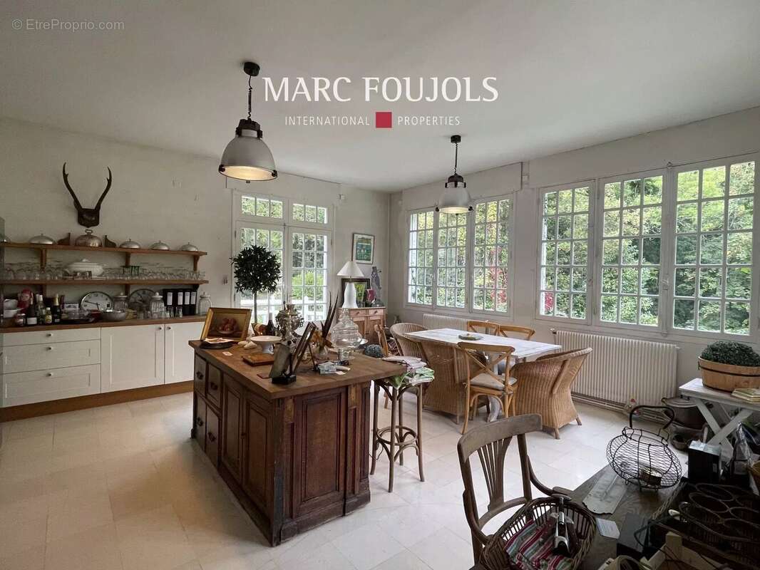 Maison à DAMPIERRE-EN-YVELINES