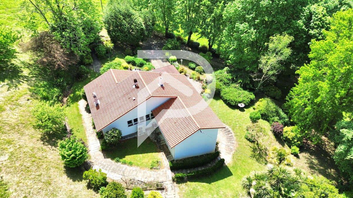 Maison à LAHOURCADE