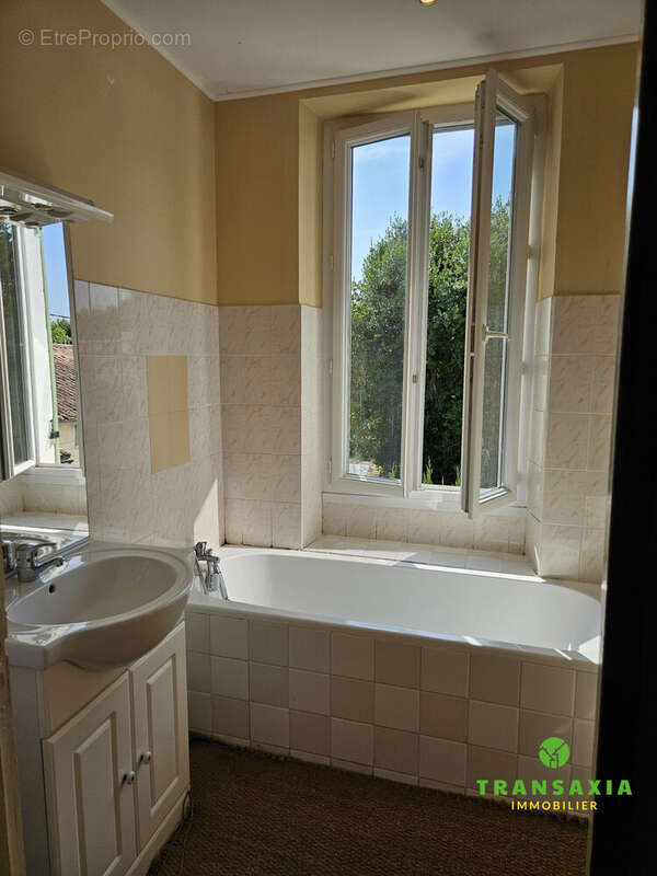 Maison 105 m² à Morizes  - photo 8