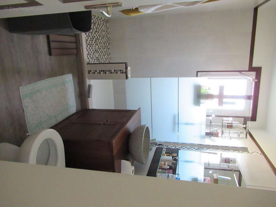 Maison 96 m² à Saint-Benoit  - photo 3