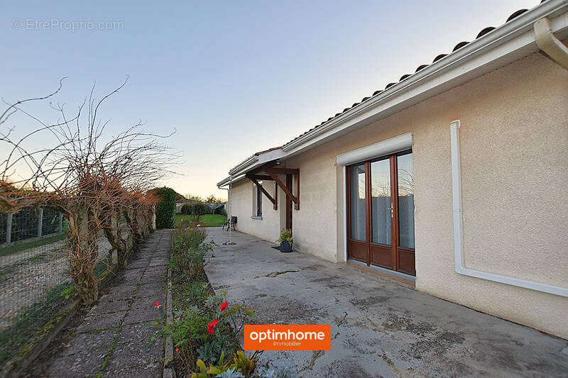 Maison à AMBARES-ET-LAGRAVE