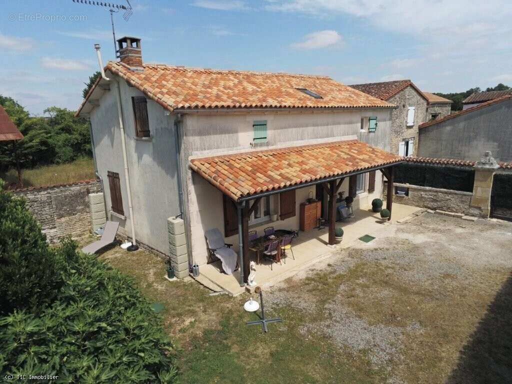 Maison à VILLEFAGNAN