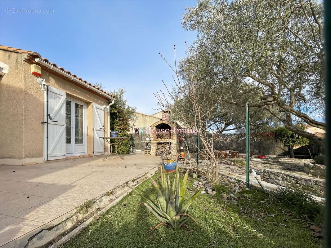 Maison à MONTBAZIN