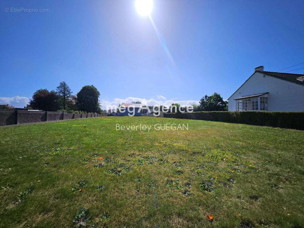 Terrain à PLOUEC-DU-TRIEUX