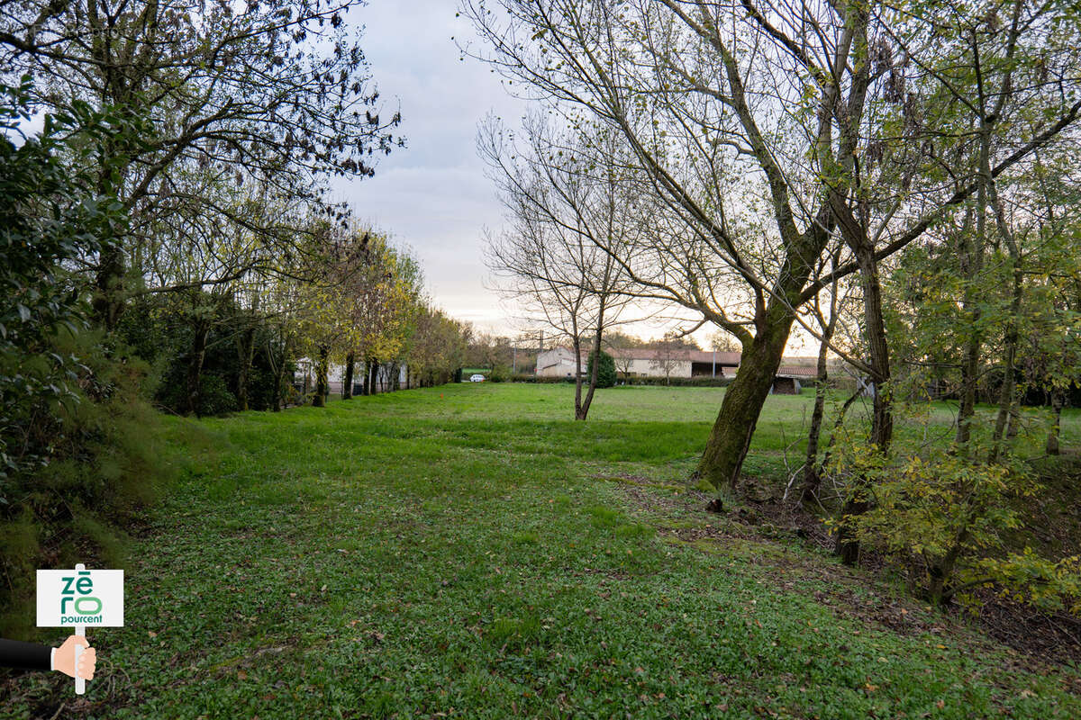 Terrain à MAREUIL-SUR-LAY-DISSAIS