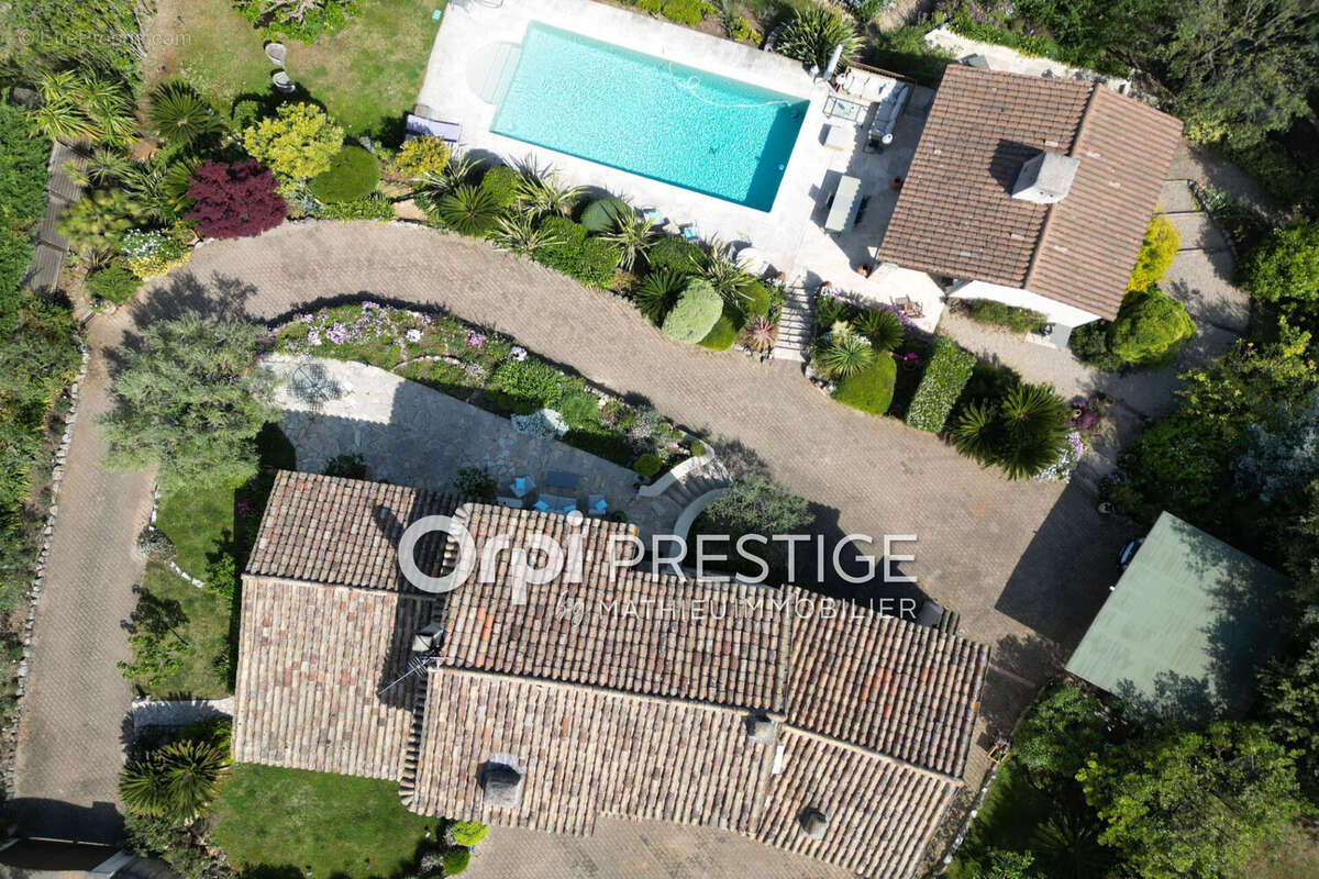 Maison à ROQUEFORT-LES-PINS