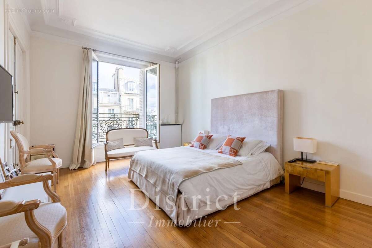 Appartement à PARIS-8E