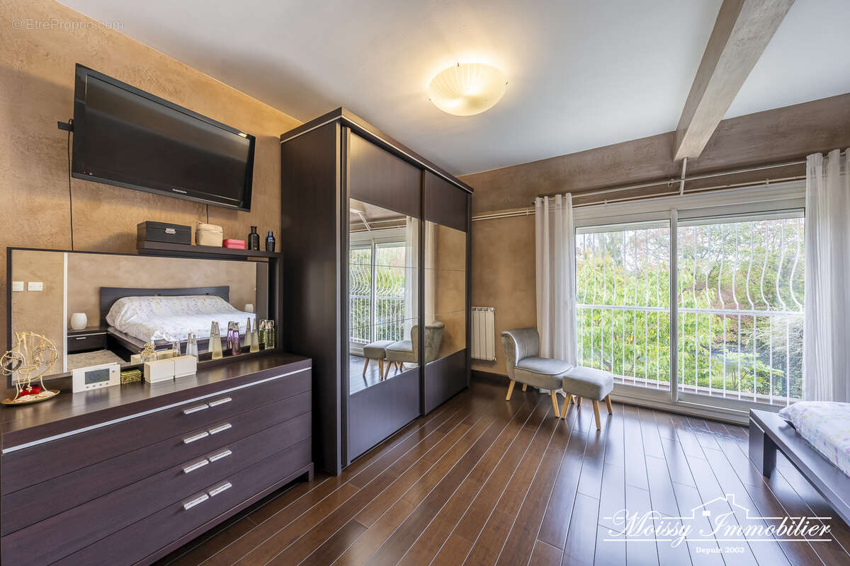 Maison à MOISSY-CRAMAYEL