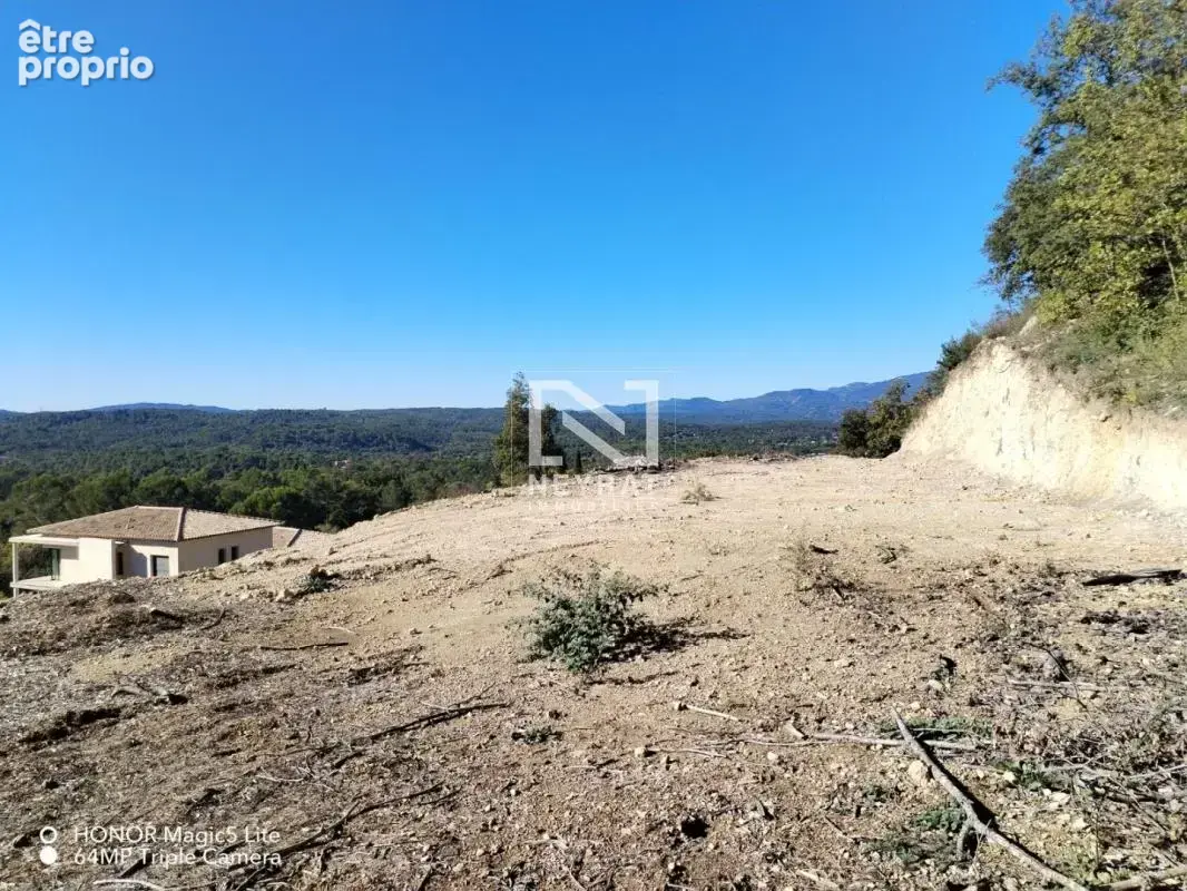 Terrain à MONTAUROUX