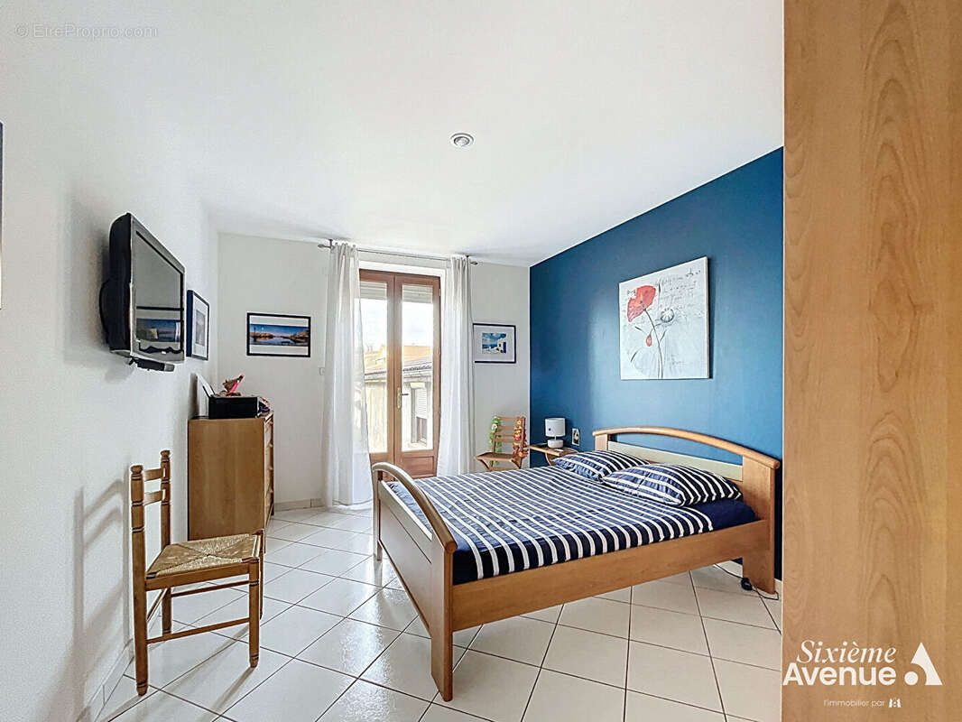 Maison de village de 240 m² utiles (5 chambres) + garage et appartement séparé de  69 m² (1 chambre) - photo 16