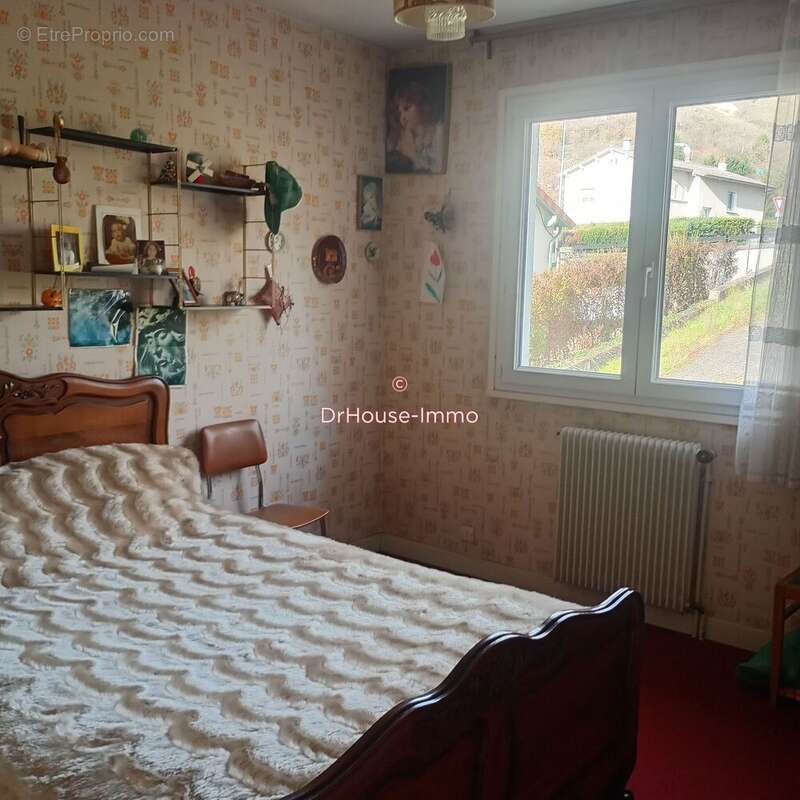 Maison à BRIVES-CHARENSAC