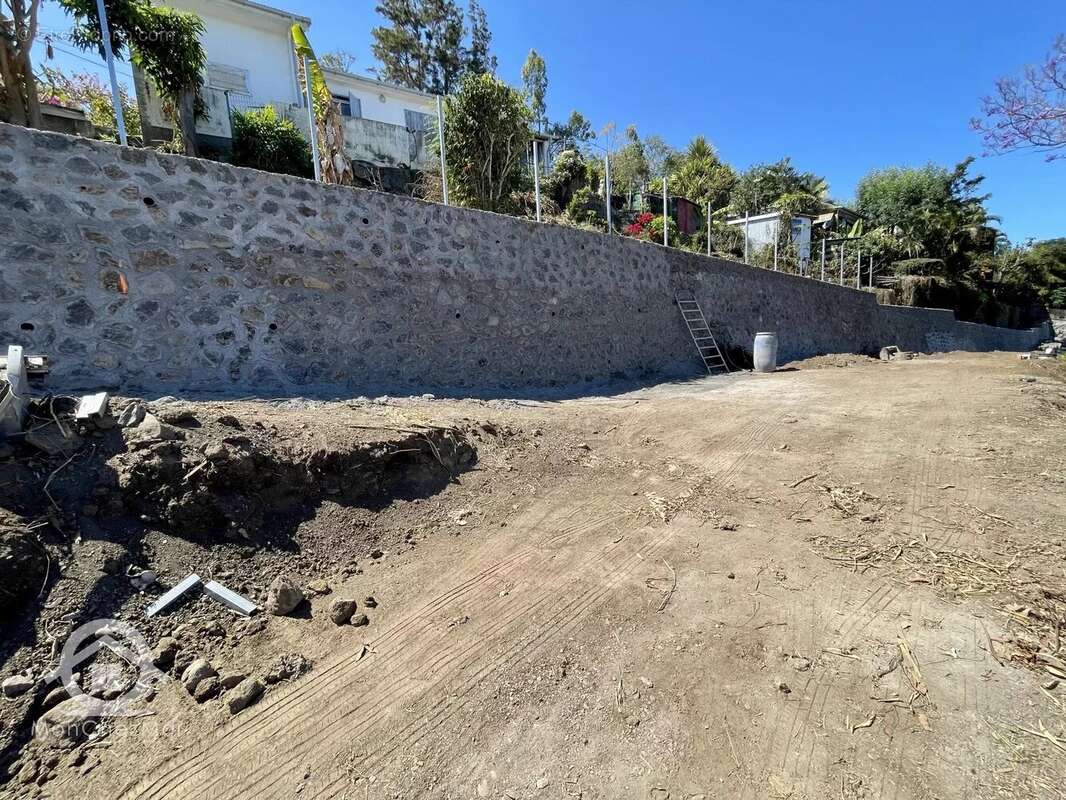 Terrain à SAINT-LEU