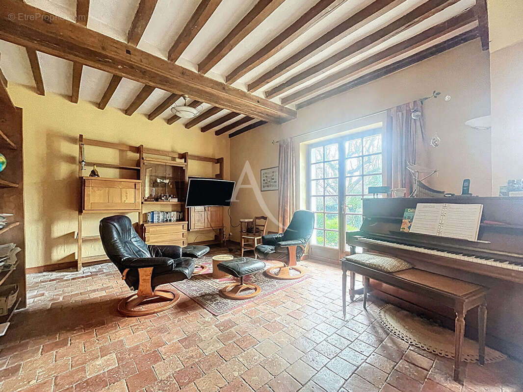 Maison de campagne de caractère ? Charme, volumes et fort potentiel à proximité de l'axe Angers?Rennes - photo 7