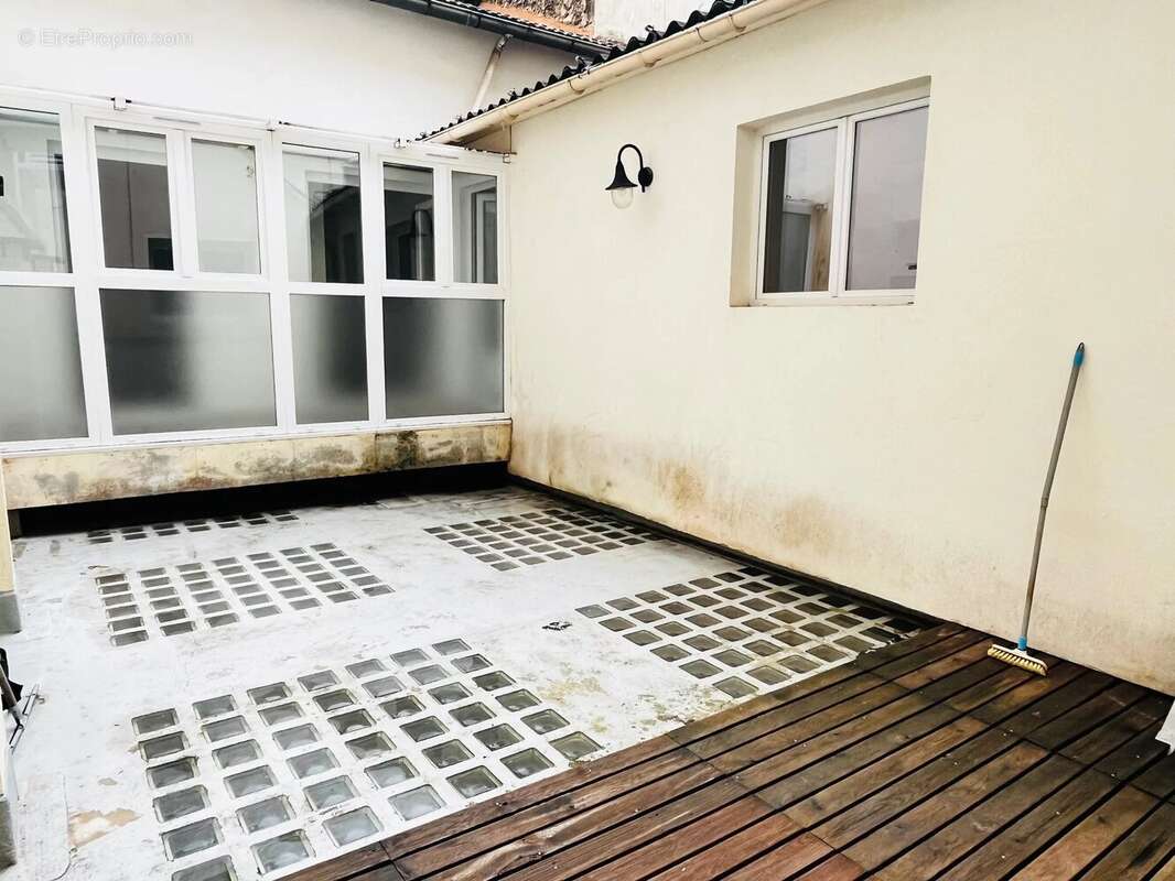 Appartement à MARSEILLE-1E