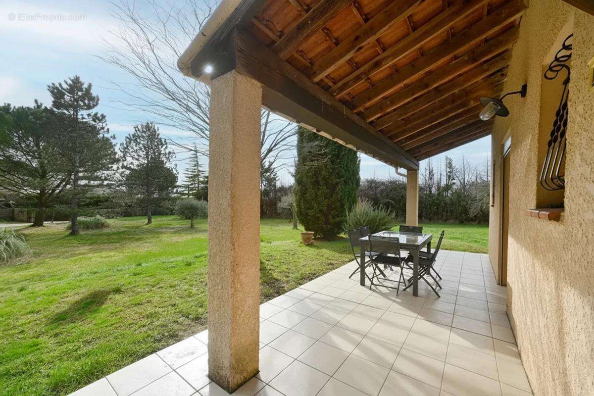 Maison à SAINT-HILAIRE-DE-BRETHMAS