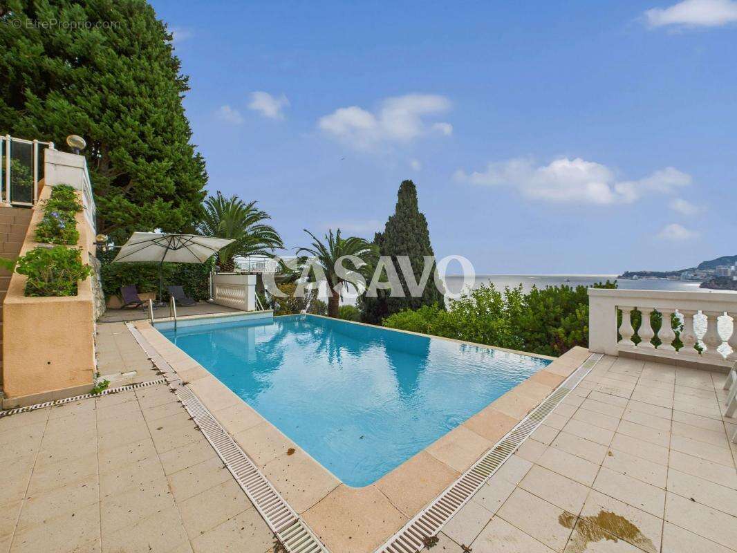 Appartement à ROQUEBRUNE-CAP-MARTIN