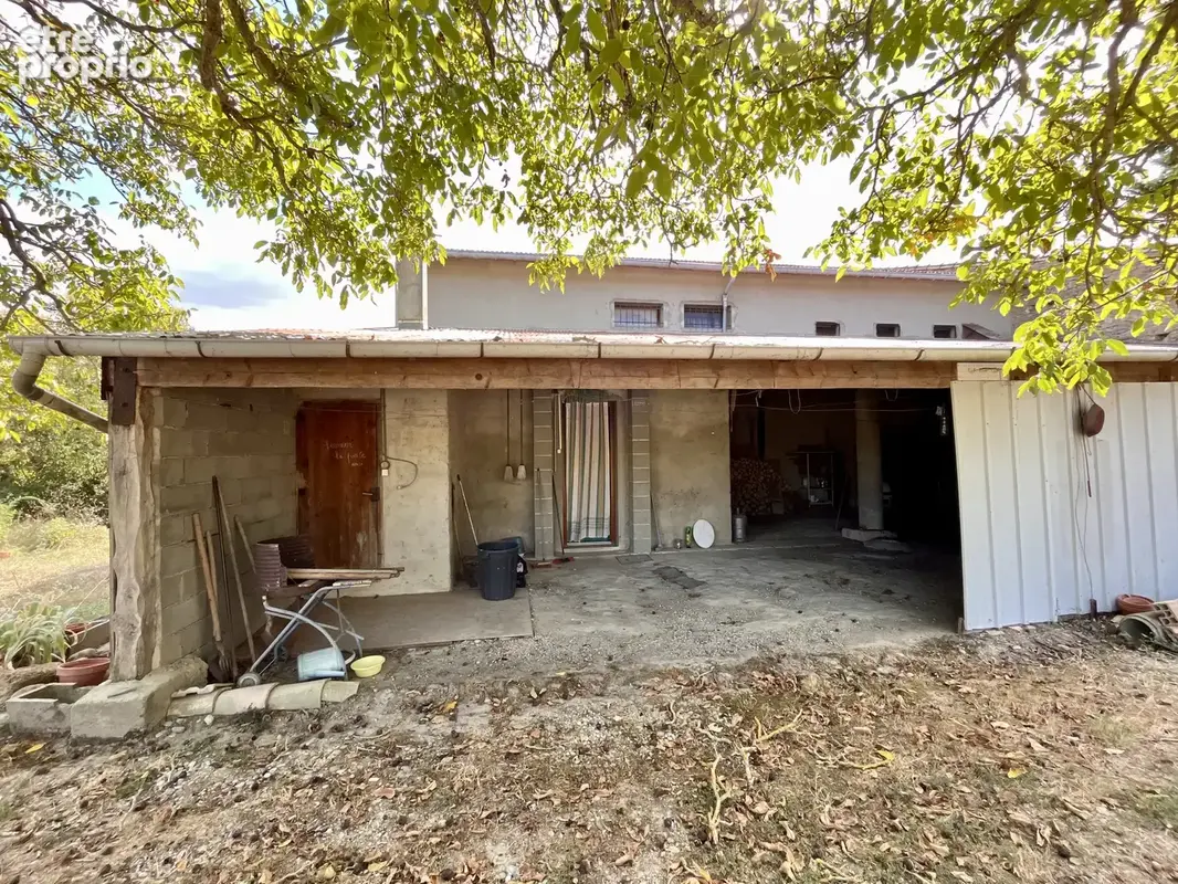 RAZES: Maison 6 pièces avec garages, ancienne cave et jardin - photo 16