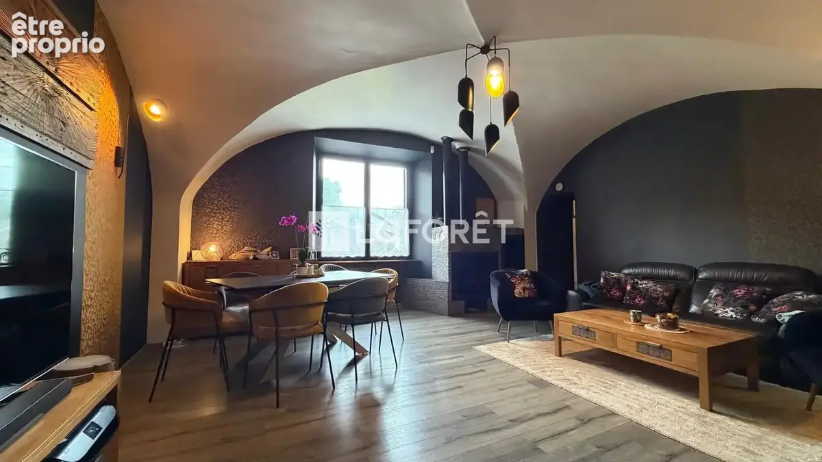 Maison familiale de caractère à Mercury de 175 m² avec dépendances et vaste grange d'environ 200 m - photo 3