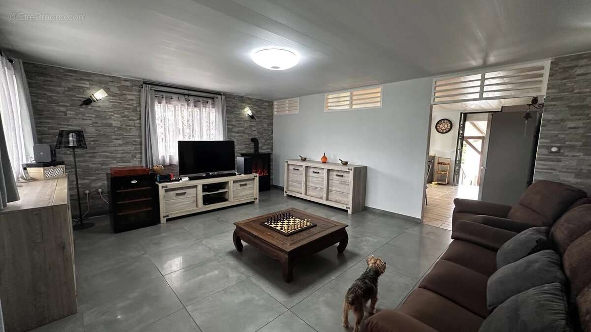 Maison à REMIRE-MONTJOLY