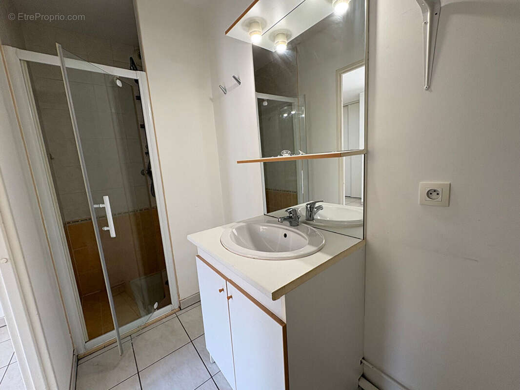 Buxerolles - bel appartement  2 pièce(s) 54 m2 - jardinet - parking privatif. - photo 10