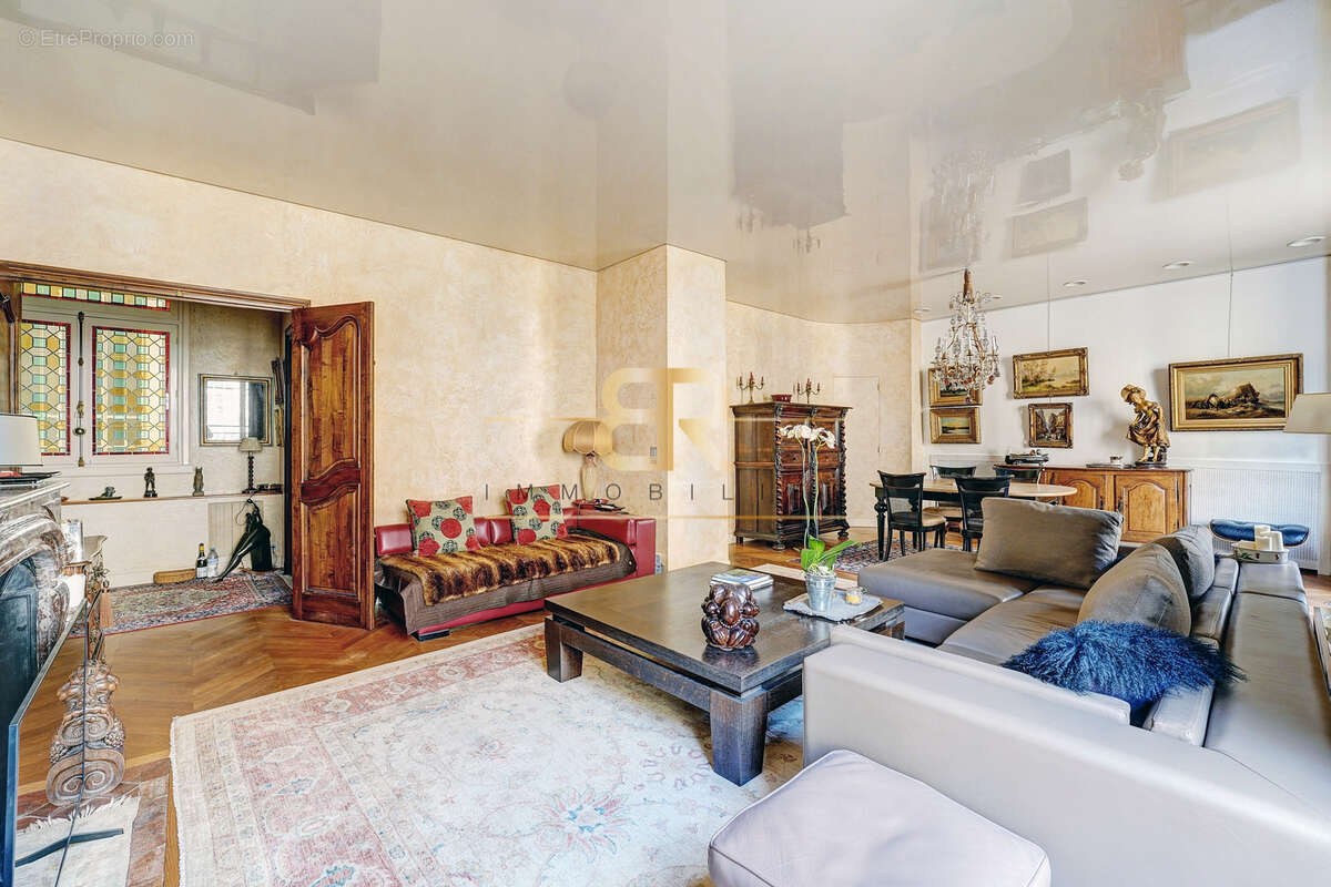 Appartement à PARIS-7E