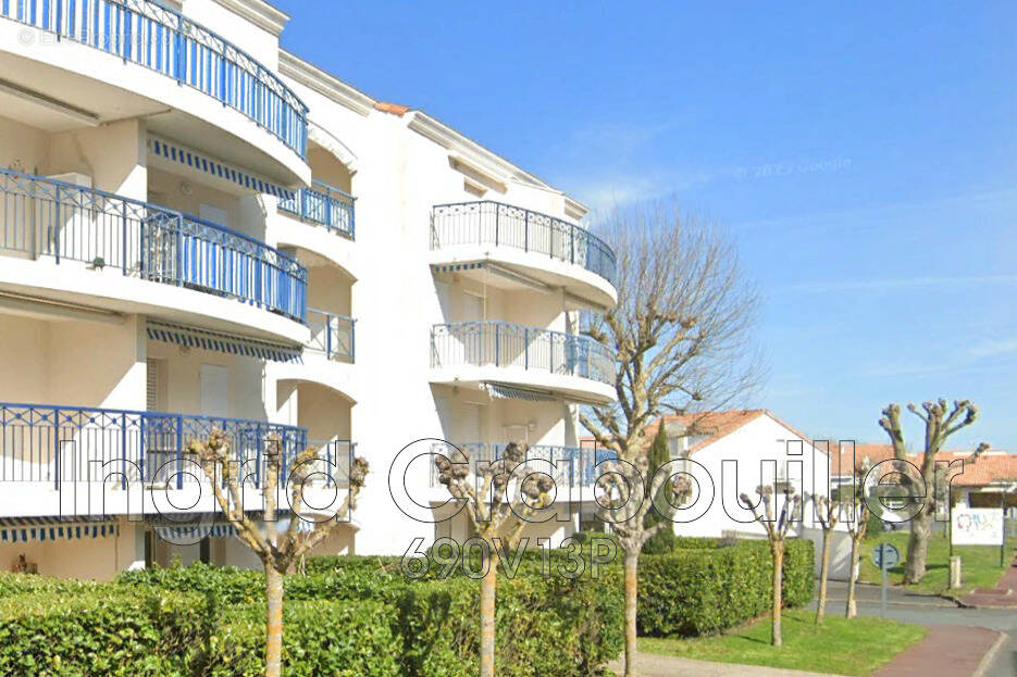 Parking à VAUX-SUR-MER