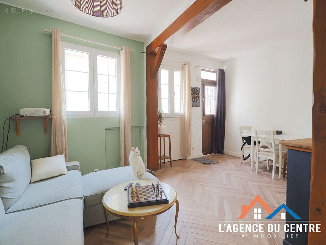 Maison à CHANTELOUP-LES-VIGNES