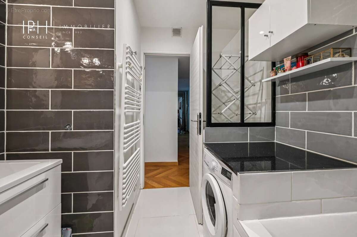 Appartement à NEUILLY-SUR-SEINE