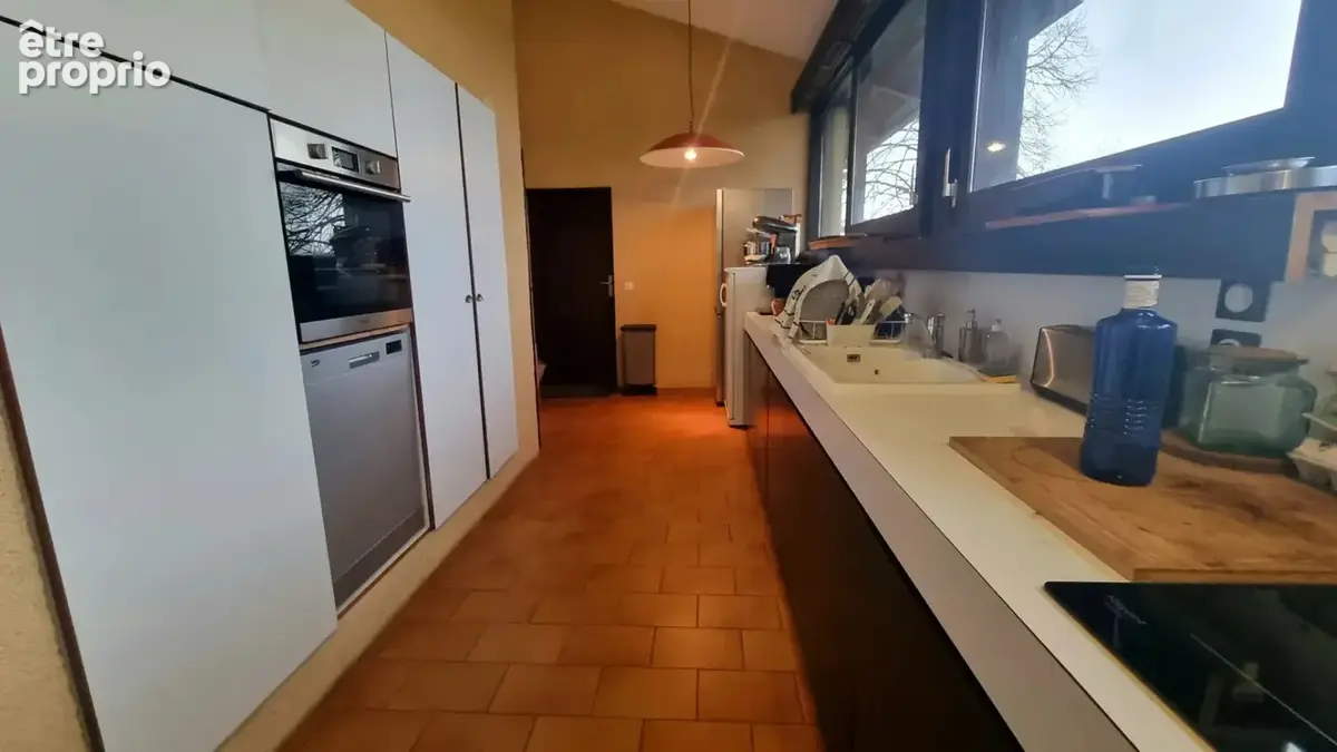 Maison d'architecte avec terrain, piscine et garage - photo 2
