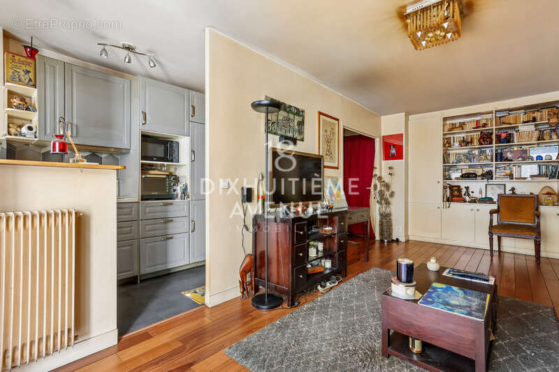 Appartement à PARIS-18E