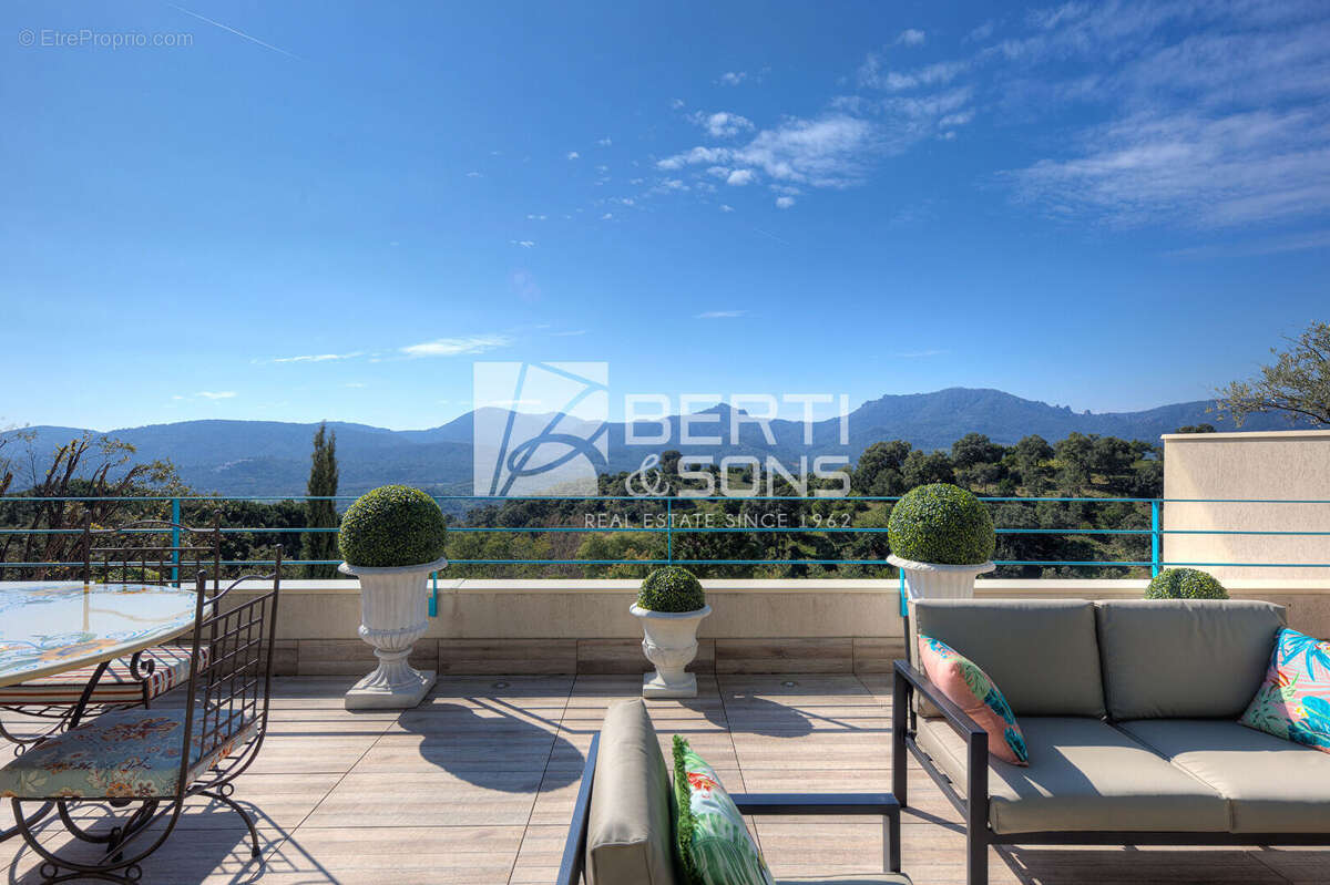 Appartement à MANDELIEU-LA-NAPOULE