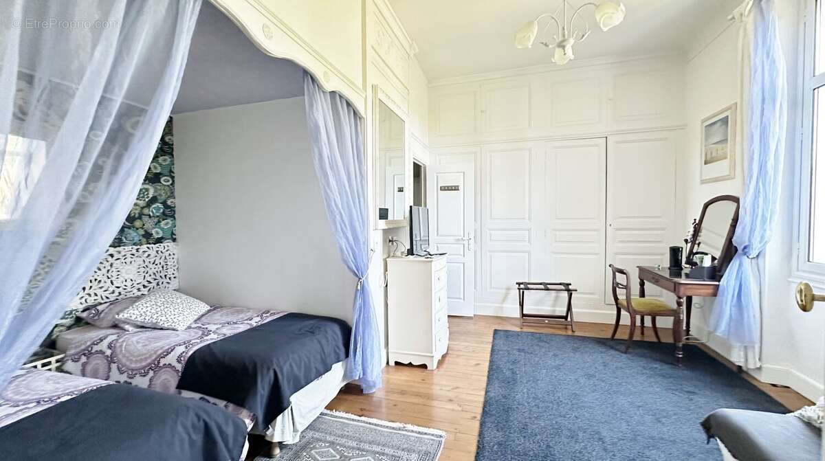 Maison à SAINT-JULIEN-EN-BORN