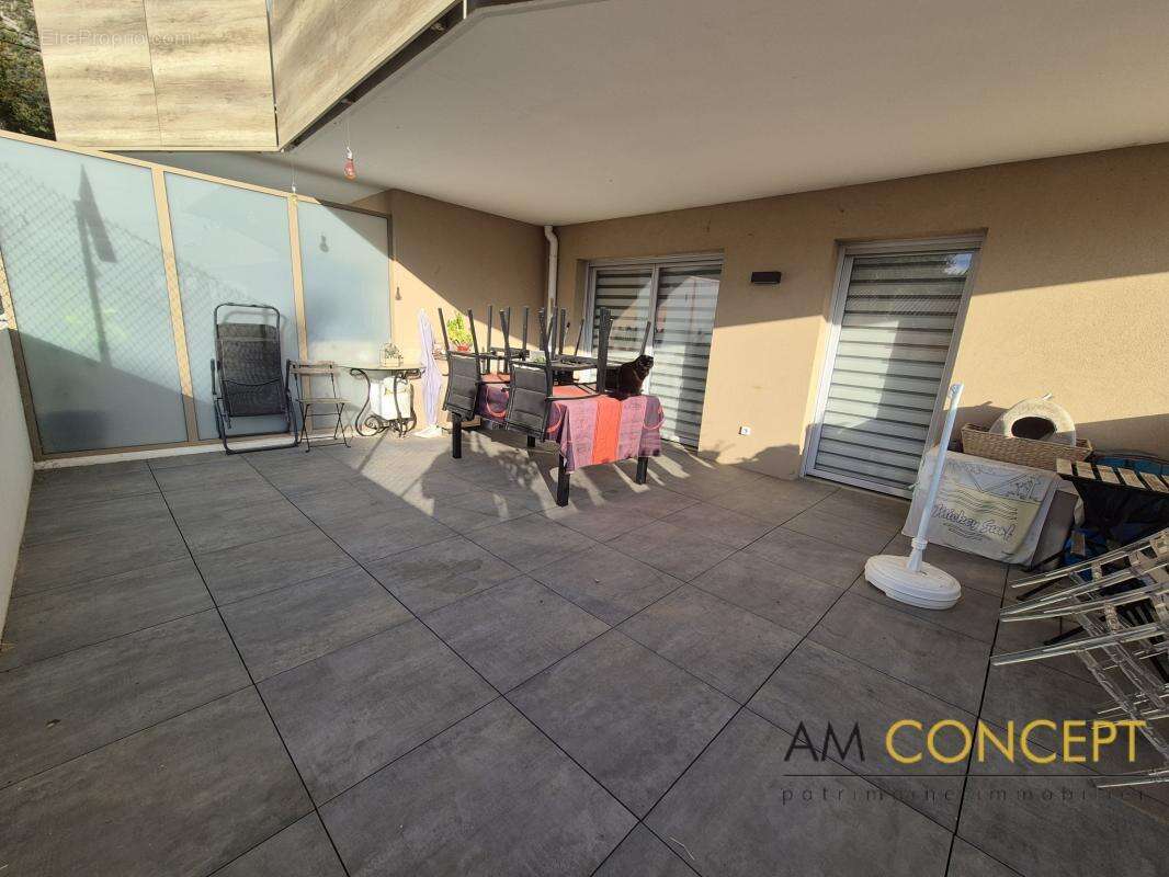 Appartement à CHATEAUNEUF-VILLEVIEILLE