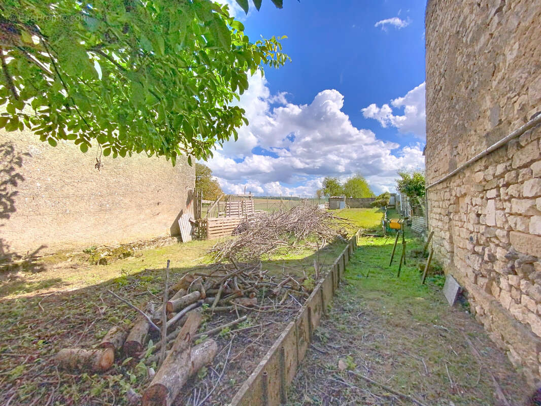 Maison de village a conforter - photo 12