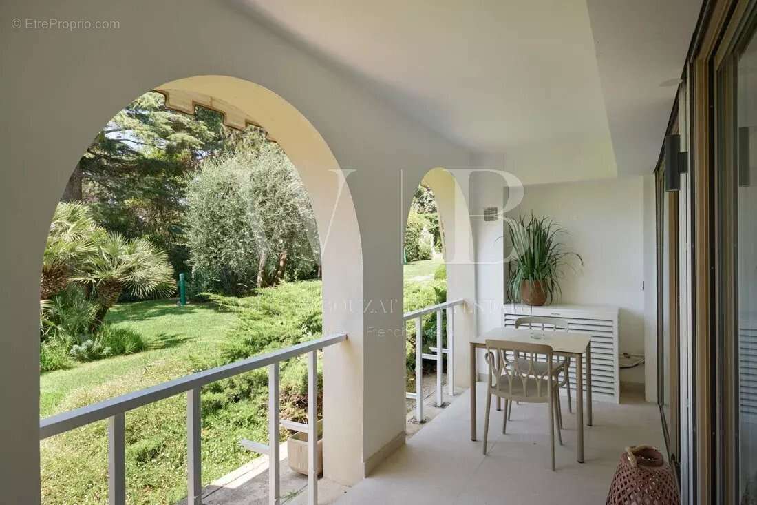 Cannes, la Californie - 2 Pièces contemporain dans résidence de grand standing avec piscine intérieure - photo 9