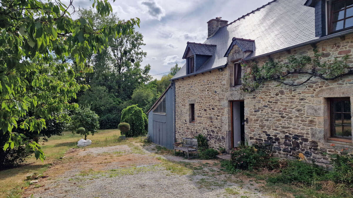 CÔTES D'ARMOR Charmante maison de 2 chambres avec garage et jardin, dans un environnement paisible et proche de la nature. - photo 12