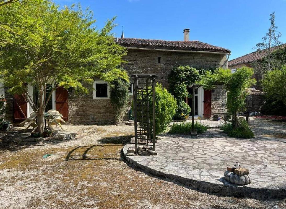 Maison à VILLEFAGNAN