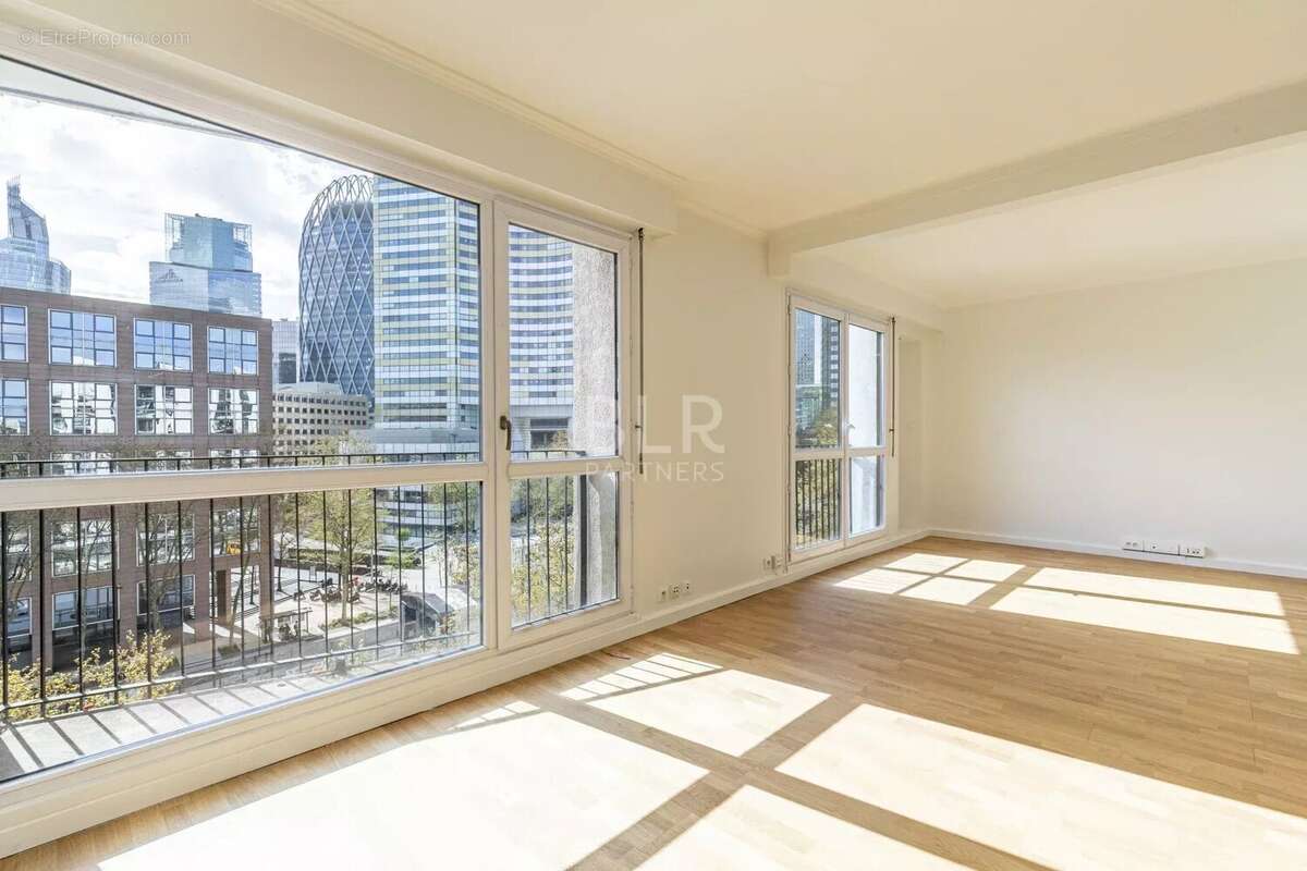 Appartement à COURBEVOIE