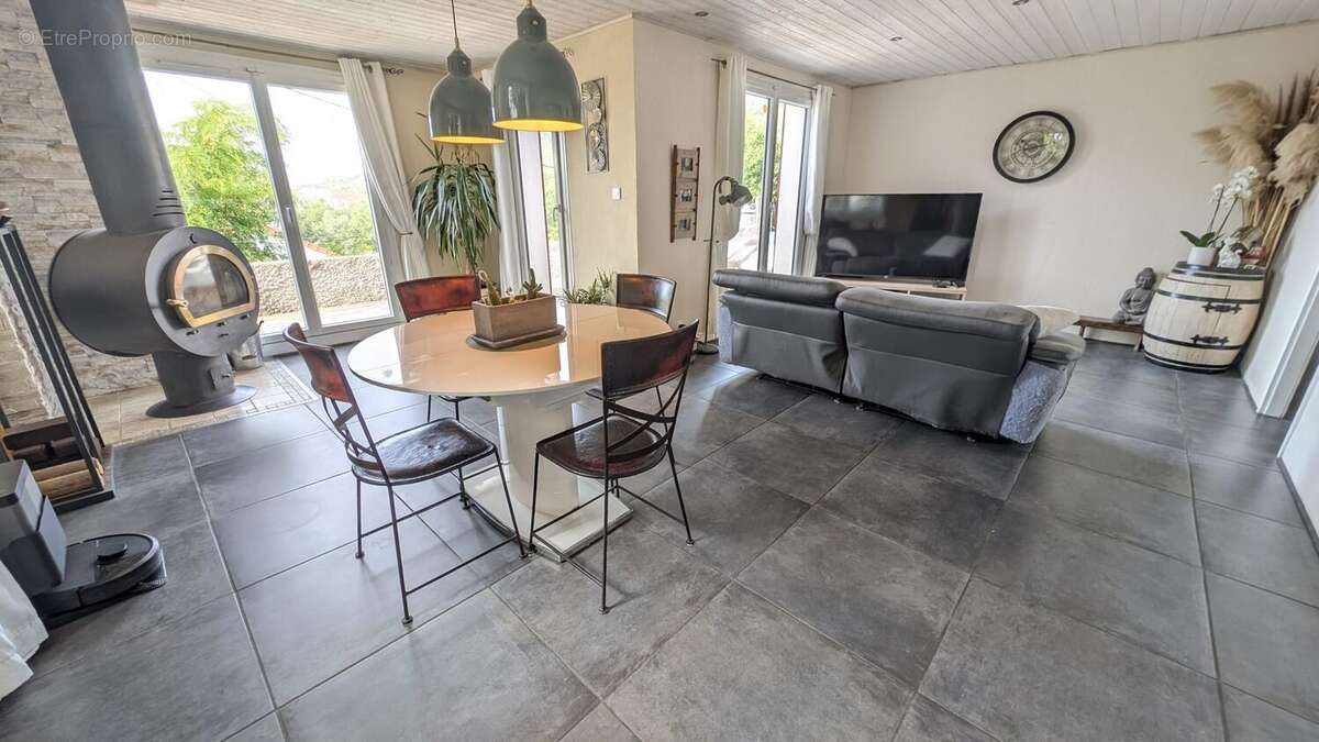 Maison 184 m² à Vic-Le-Comte  - photo 4