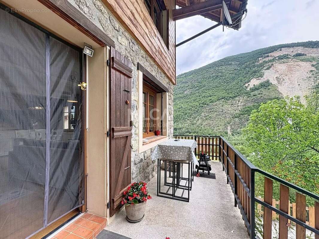 Appartement à SAINT-ETIENNE-DE-TINEE