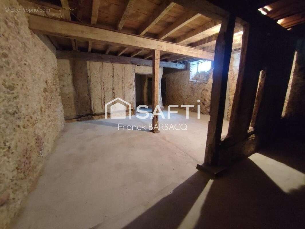 Appartement 223 m² à Cazaubon  - photo 6