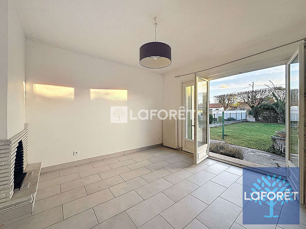 Maison à VIGNEUX-SUR-SEINE