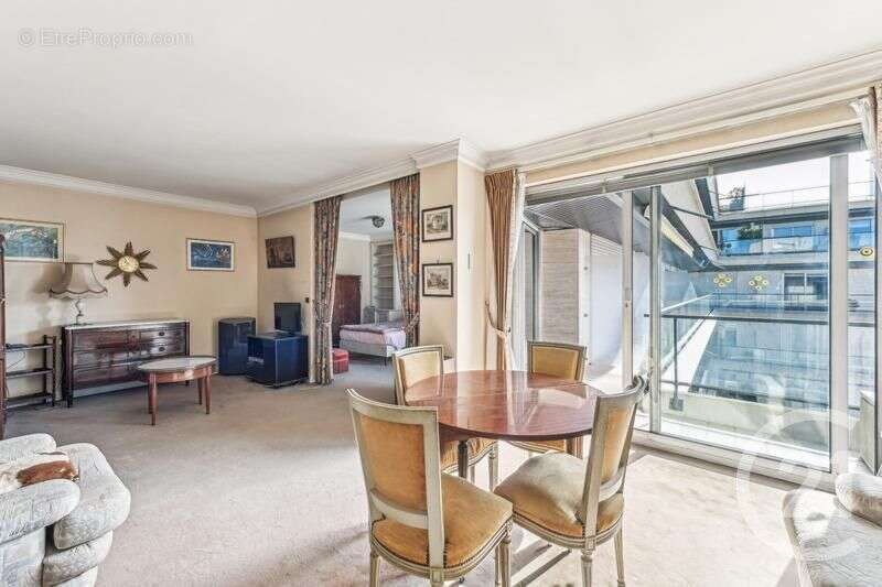 Appartement à NEUILLY-SUR-SEINE