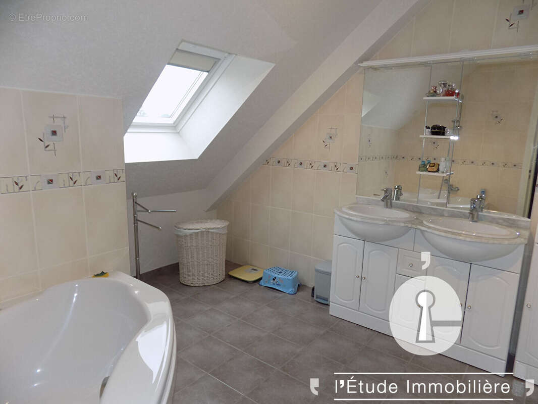 Maison Quelaines Saint Gault 7 pièce(s) 114 m2 - photo 8