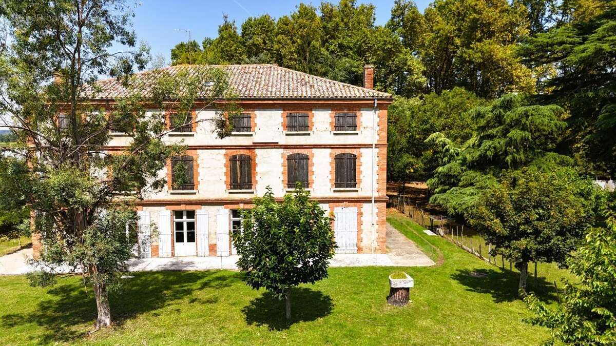Maison à NEGREPELISSE