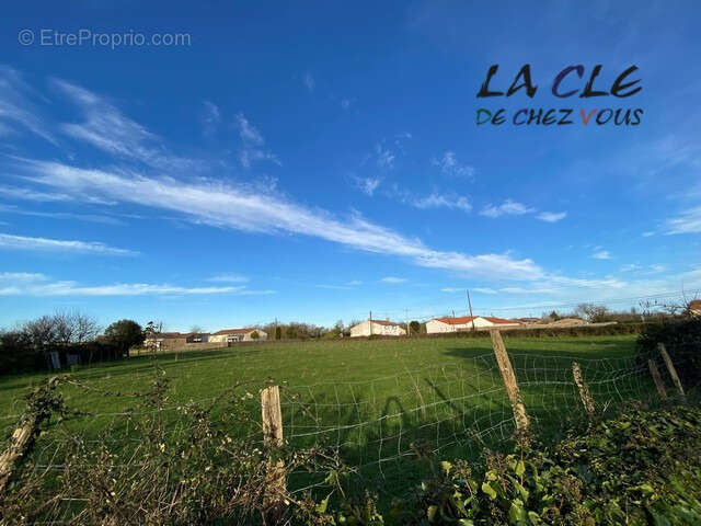 Terrain à OULMES