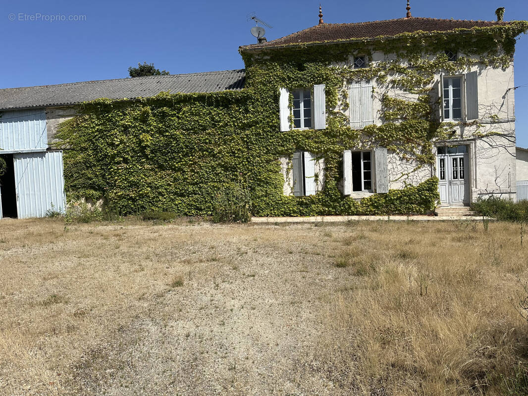 Maison à LIGNIERES-SONNEVILLE